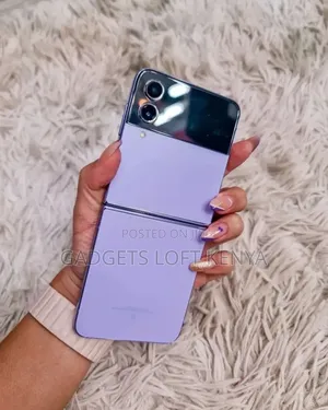 New Samsung Galaxy Z Flip4 256 GB Purple