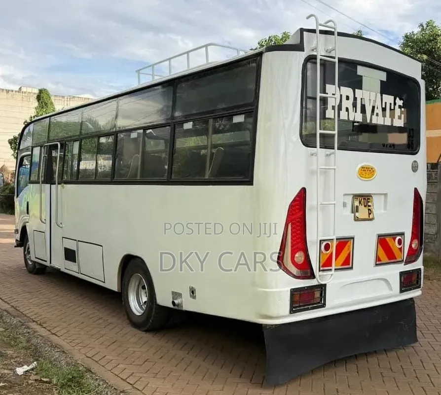 Isuzu NQR 2021 White