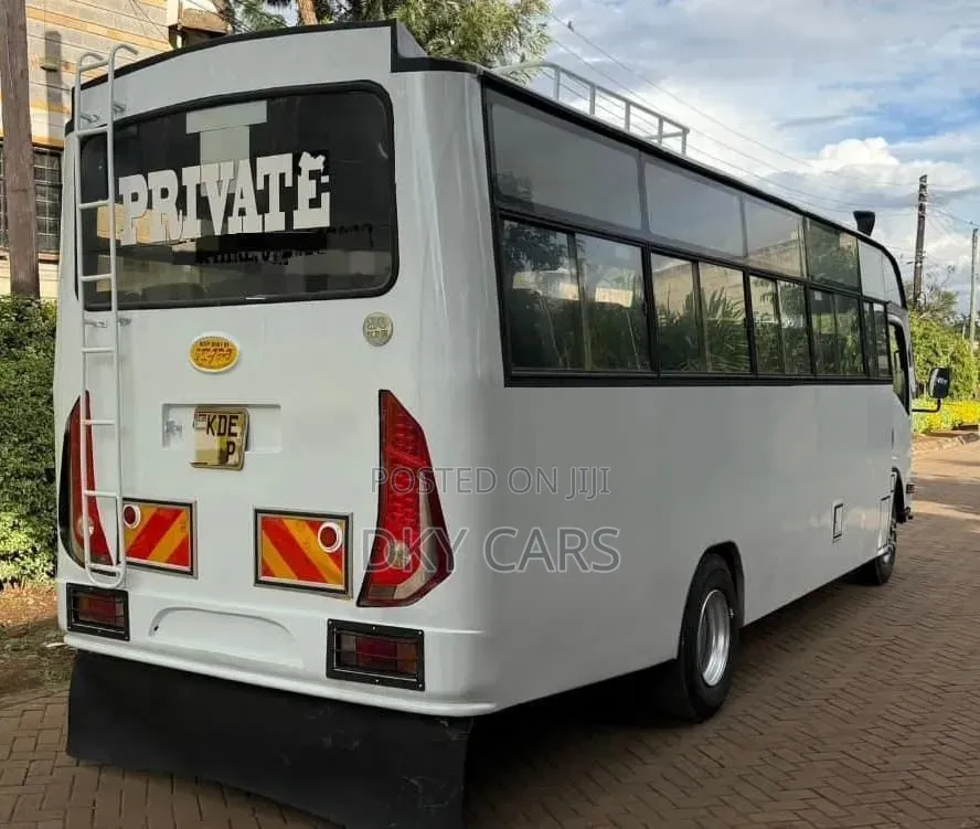 Isuzu NQR 2021 White