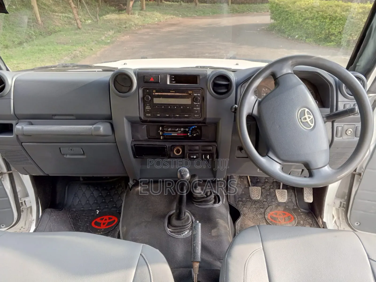 Toyota Land Cruiser 2013 White