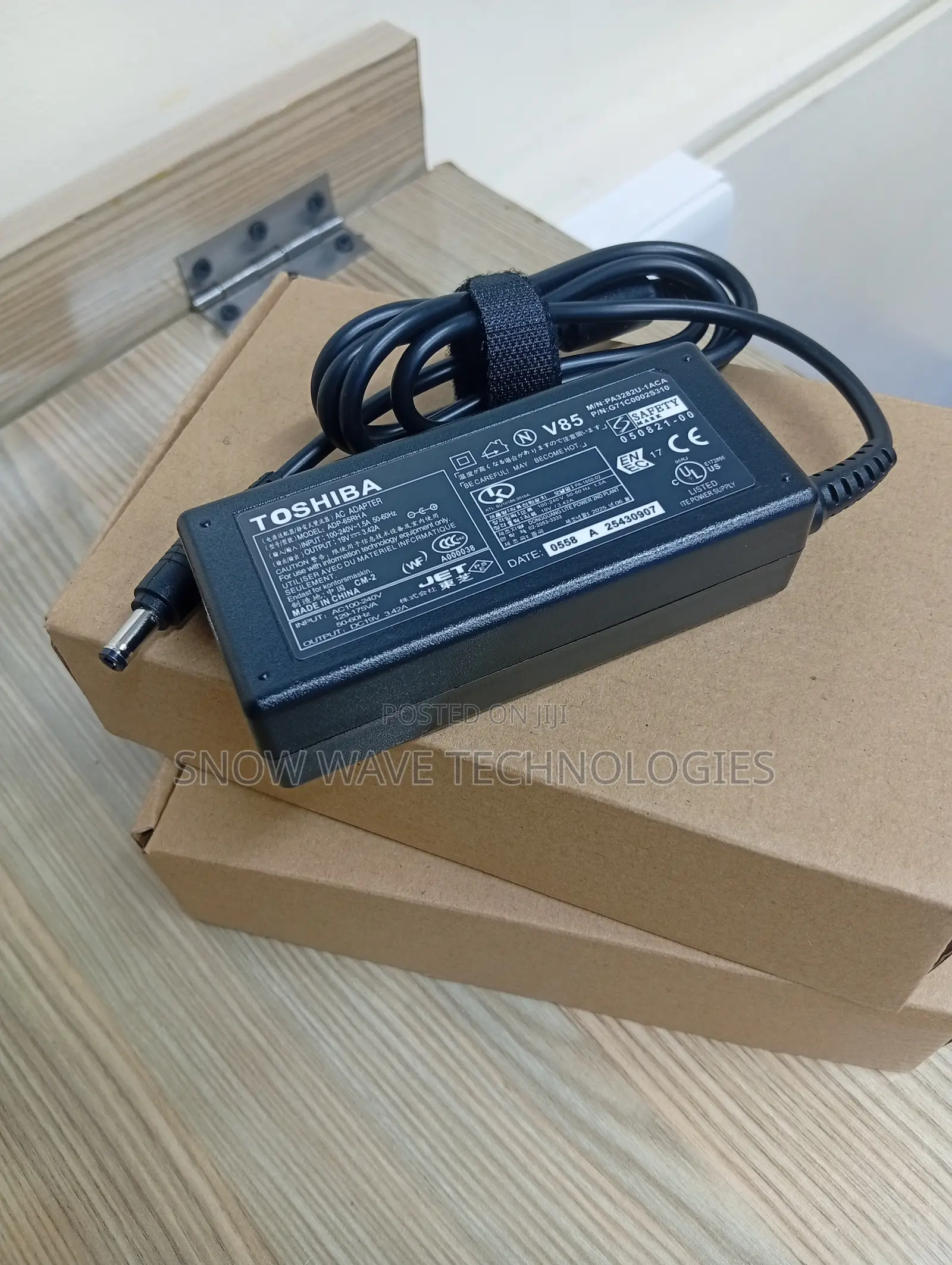 Toshiba 19V 3.42A 65W Normal Pin Laptop Adapter