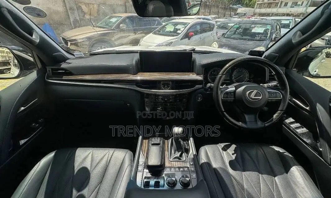 Lexus LX 2022 White