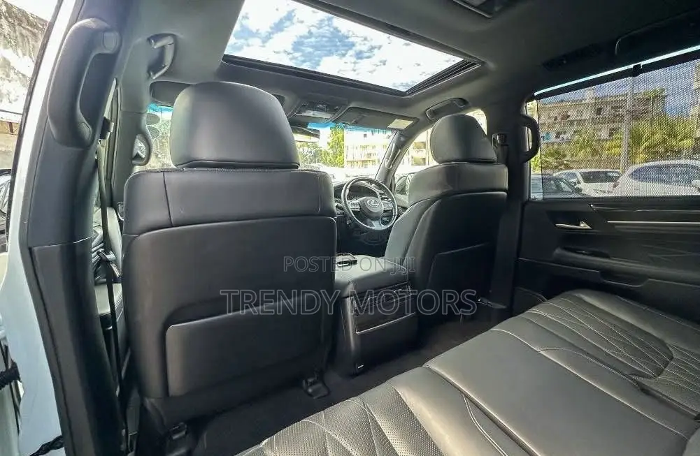 Lexus LX 2022 White