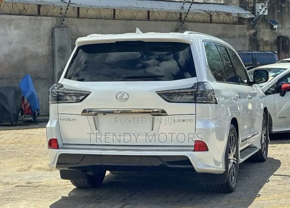 Lexus LX 2022 White