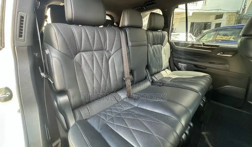 Lexus LX 2022 White