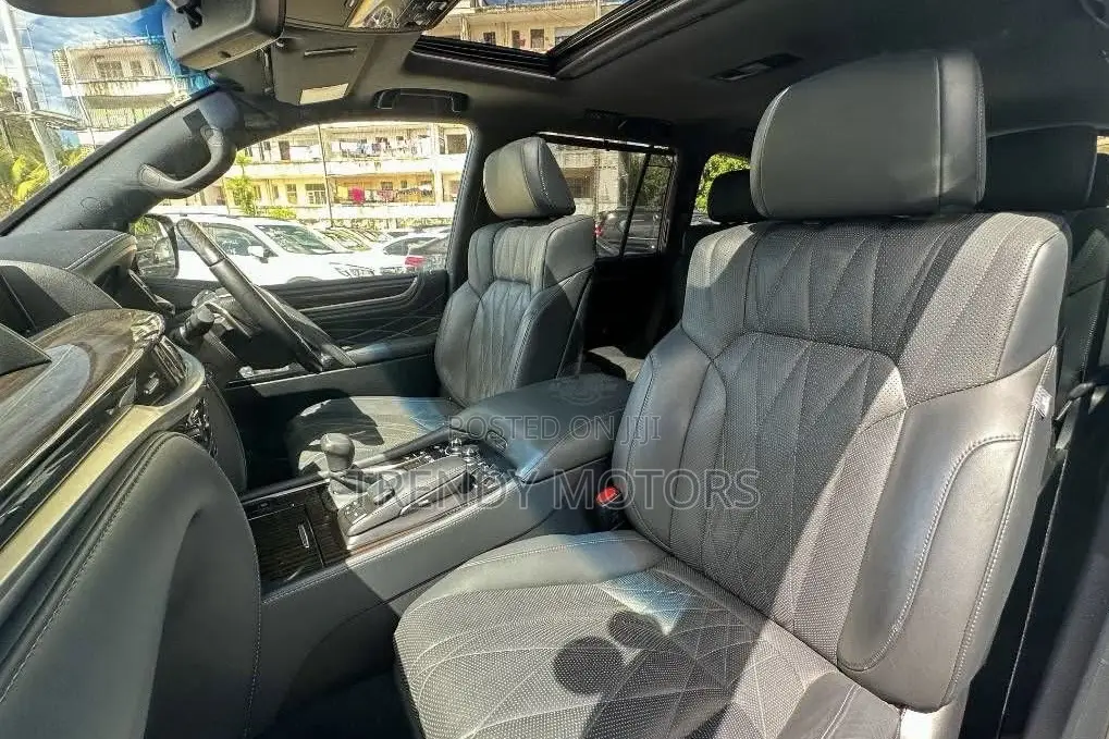 Lexus LX 2022 White