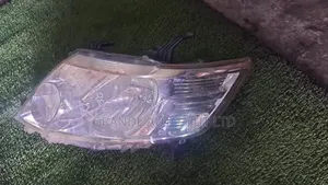 Nissan Serena C26 Headlights