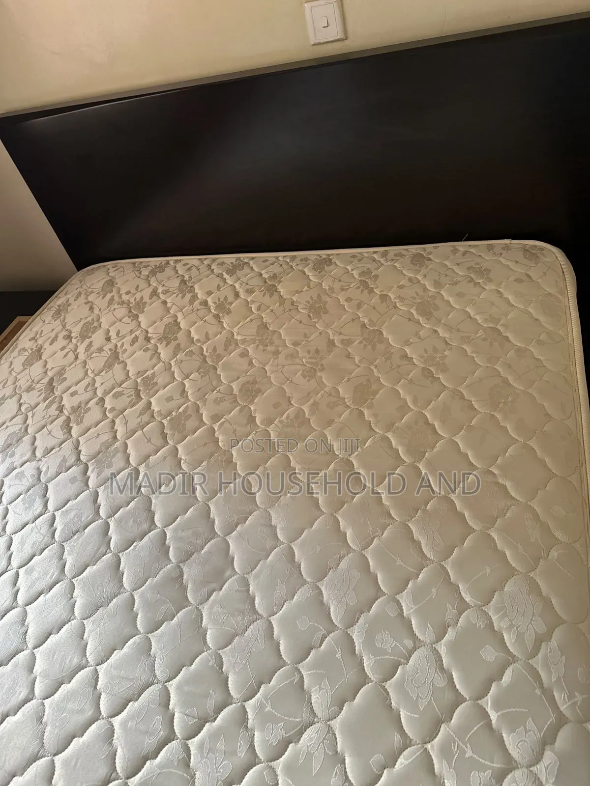 Londer King 5x6 Wooden Bed With an 2nd Hand Fit Orthopaedic Mattress