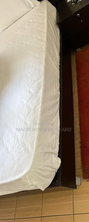 Londer King 5x6 Wooden Bed With an 2nd Hand Fit Orthopaedic Mattress