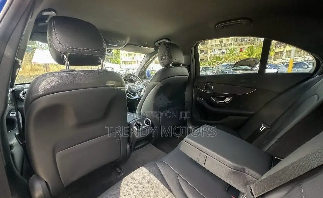 Mercedes-Benz C200 2019 Blue