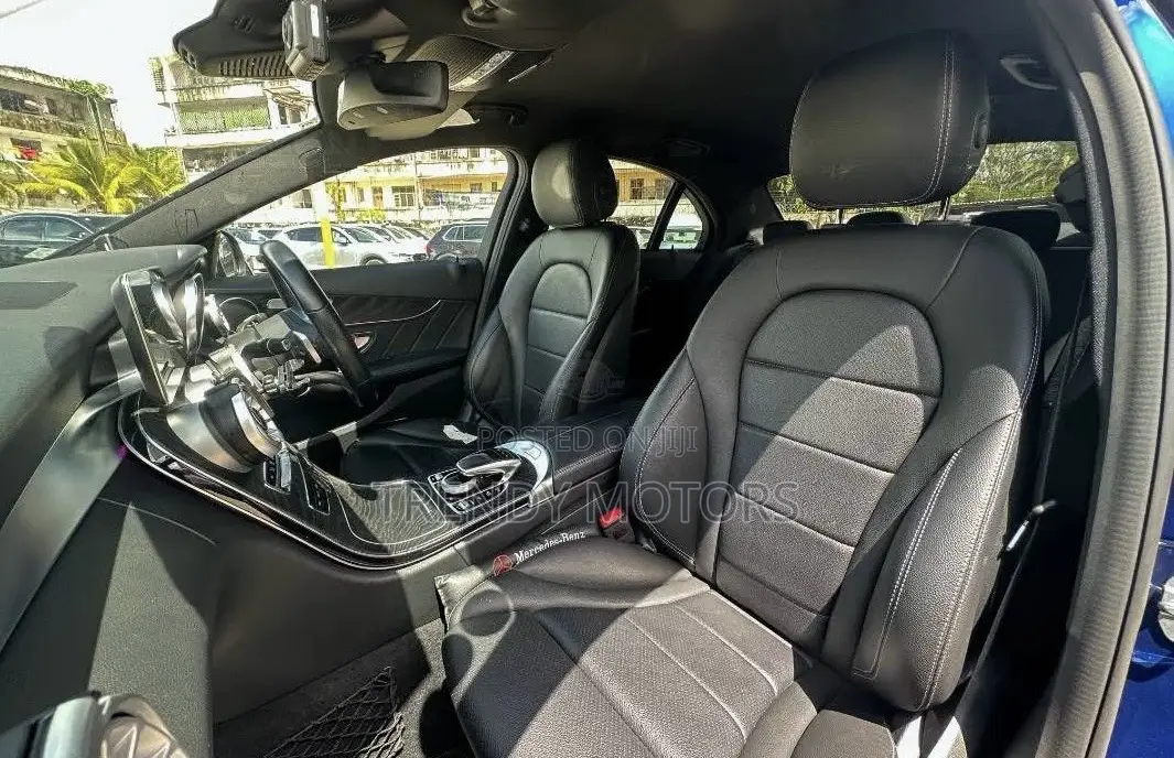 Mercedes-Benz C200 2019 Blue