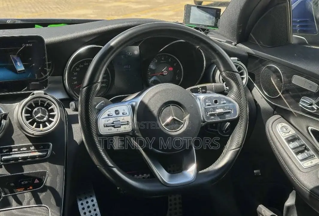 Mercedes-Benz C200 2019 Blue