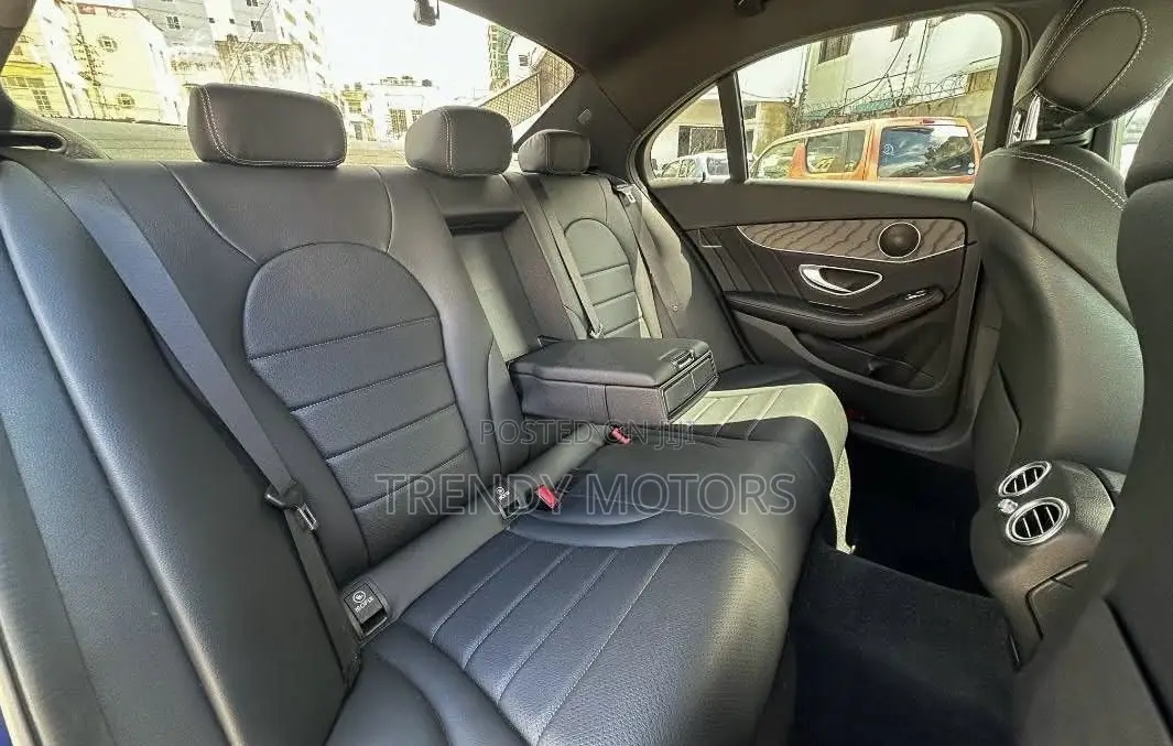 Mercedes-Benz C200 2019 Blue