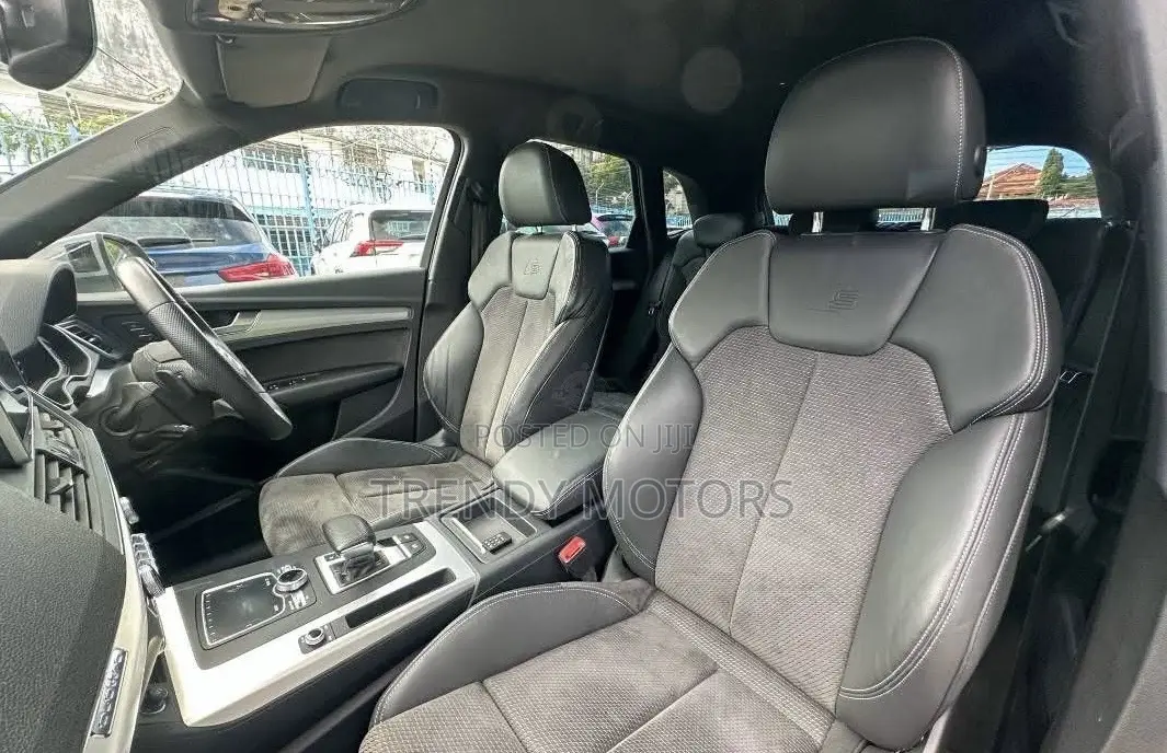 Audi Q5 2.0T Premium AWD quattro 2019 Gray