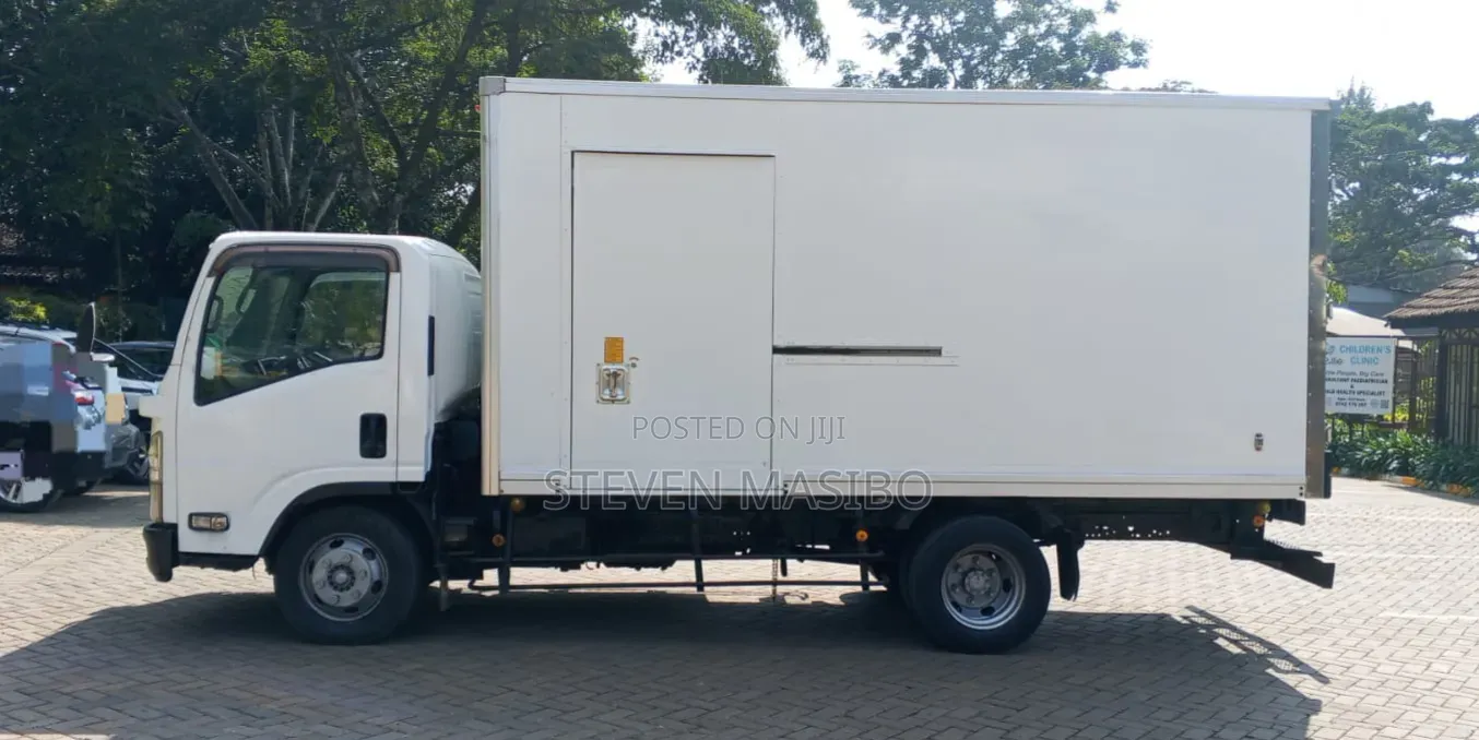 Isuzu Elf 2016