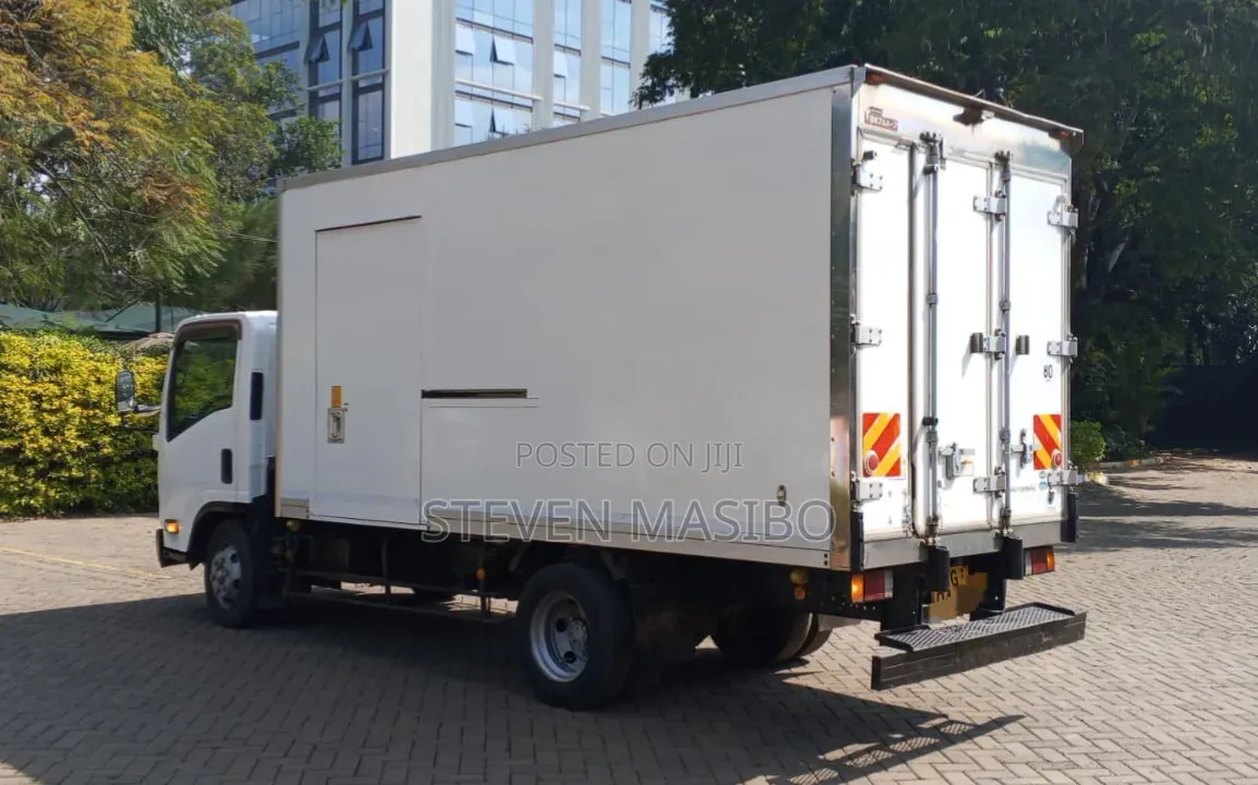 Isuzu Elf 2016