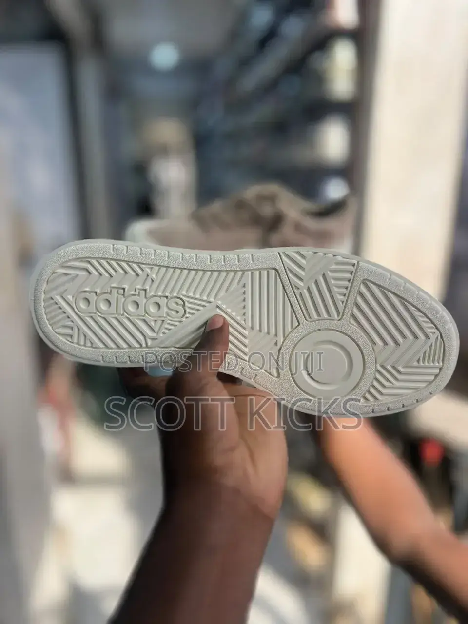 Adidas Labcourt.