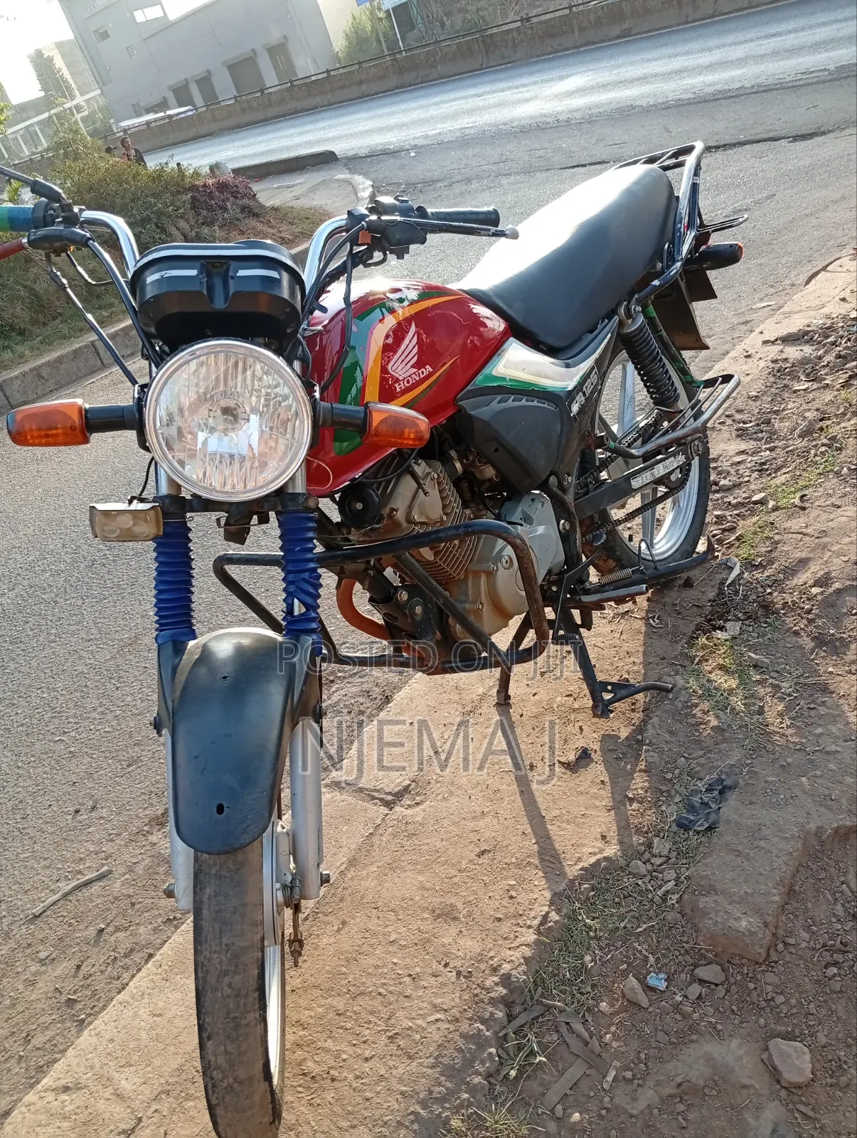 Honda CB 2023 Red