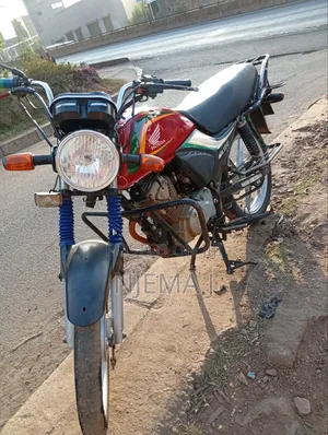 Honda CB 2023 Red