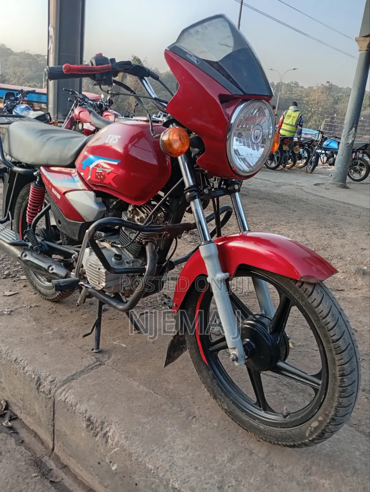TVS HLX 125 2025 Red