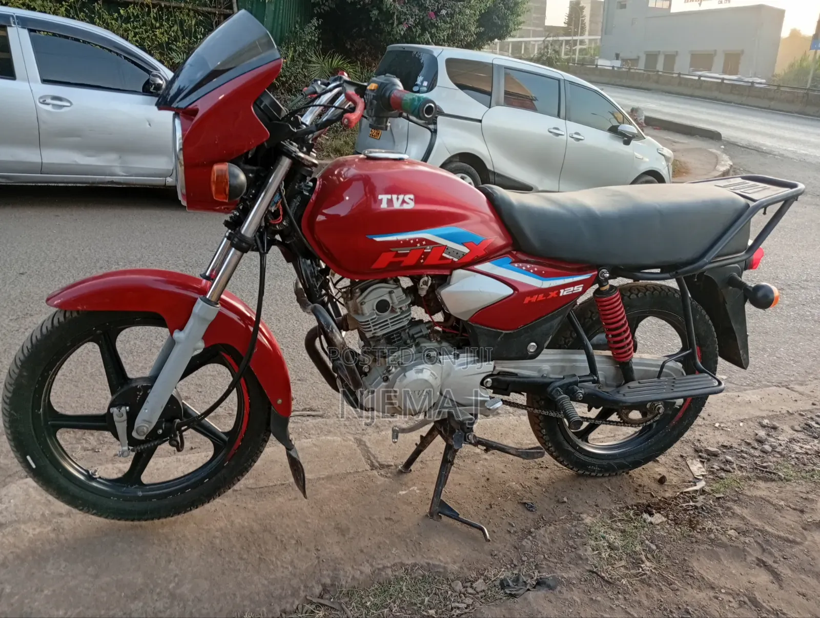 TVS HLX 125 2025 Red