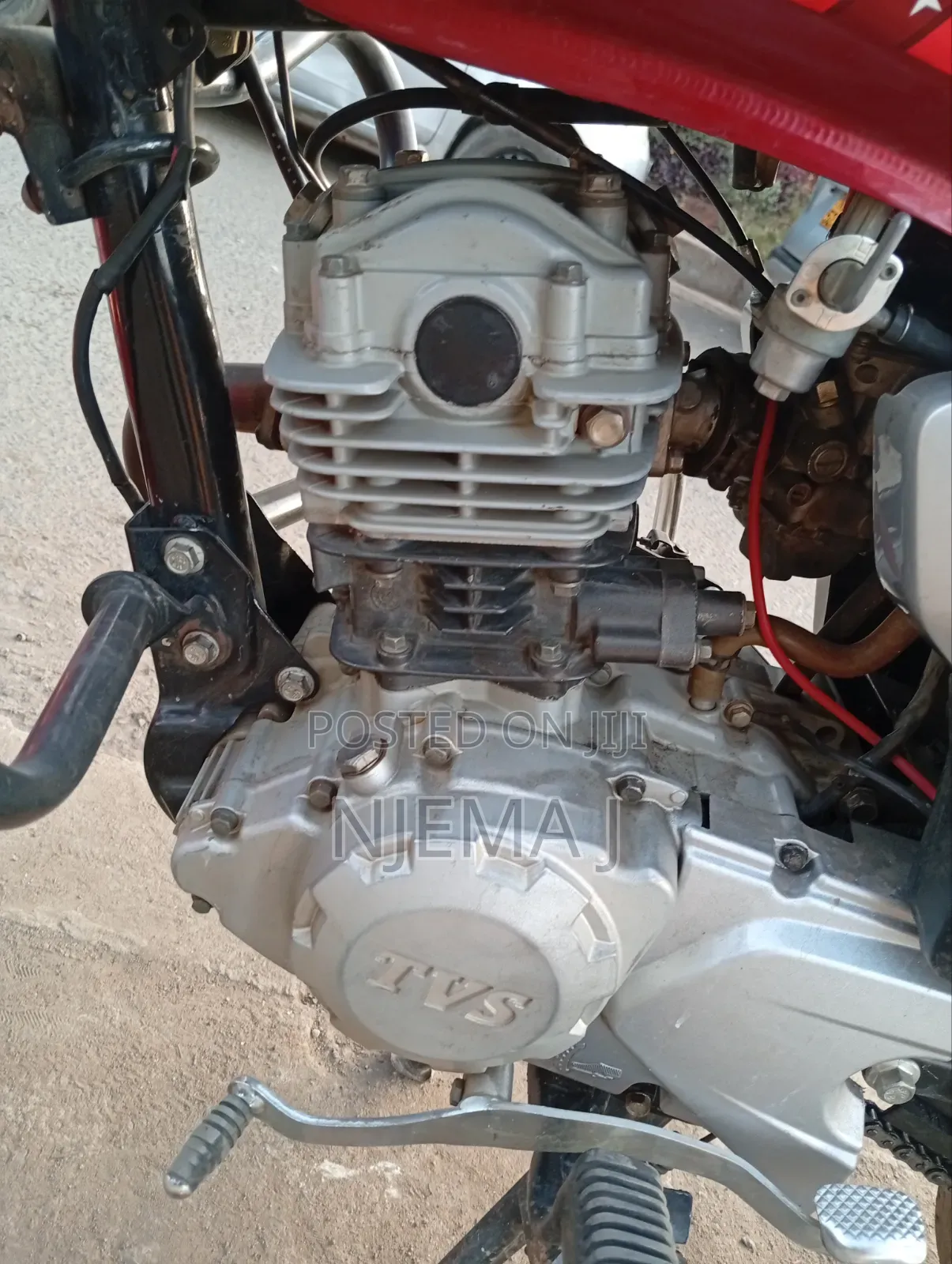 TVS HLX 125 2025 Red