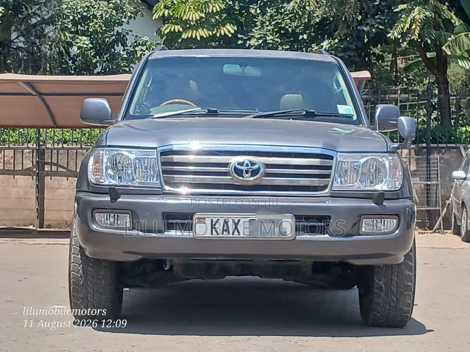 Toyota Land Cruiser 2006 Gray