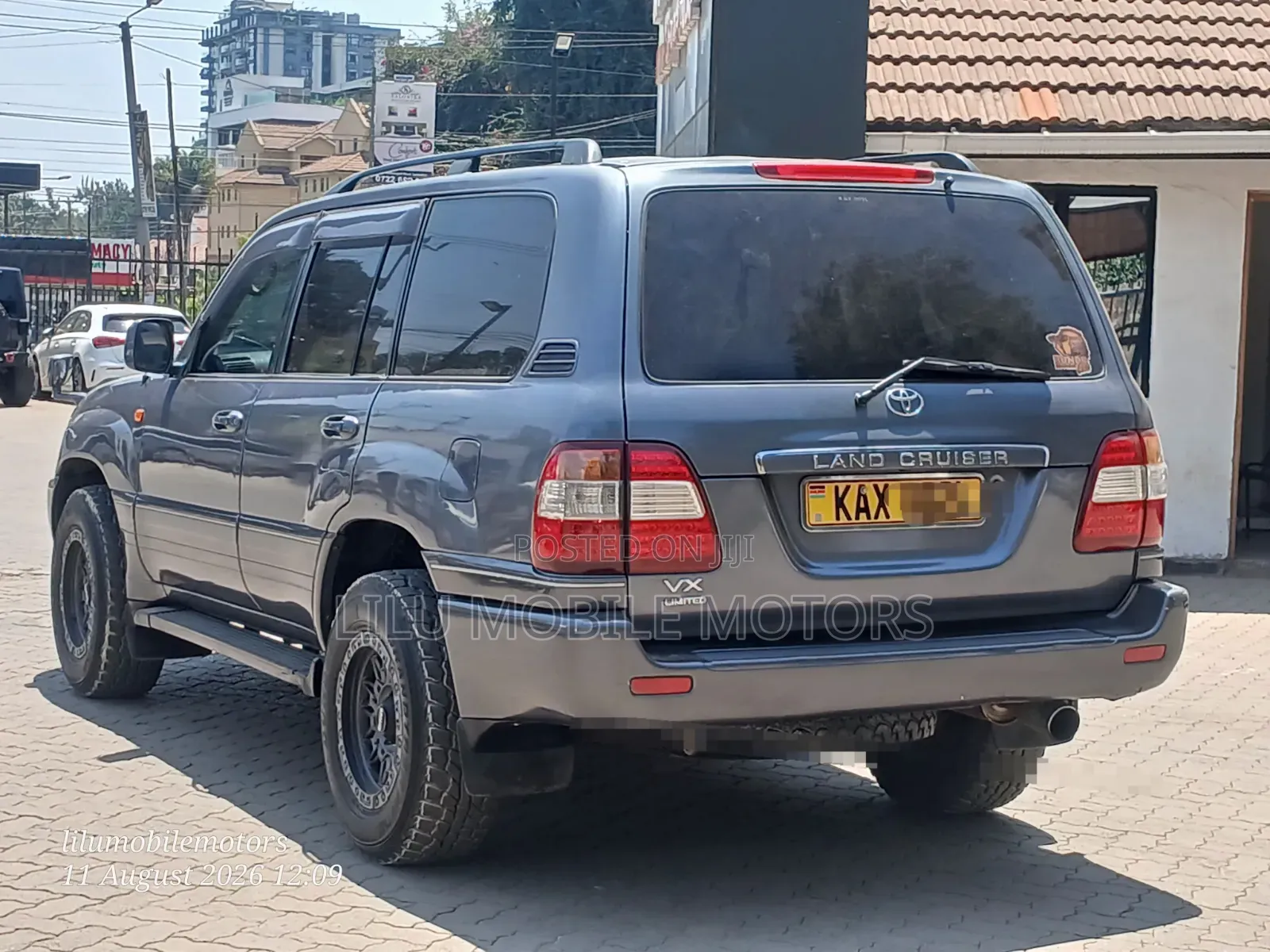 Toyota Land Cruiser 2006 Gray