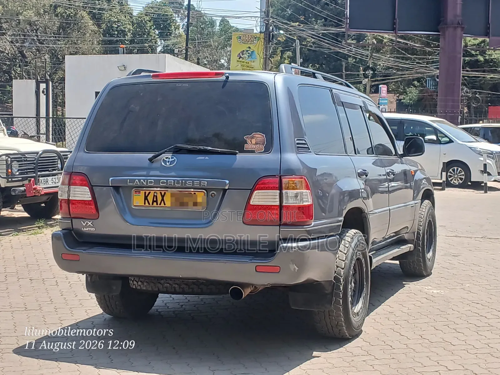 Toyota Land Cruiser 2006 Gray