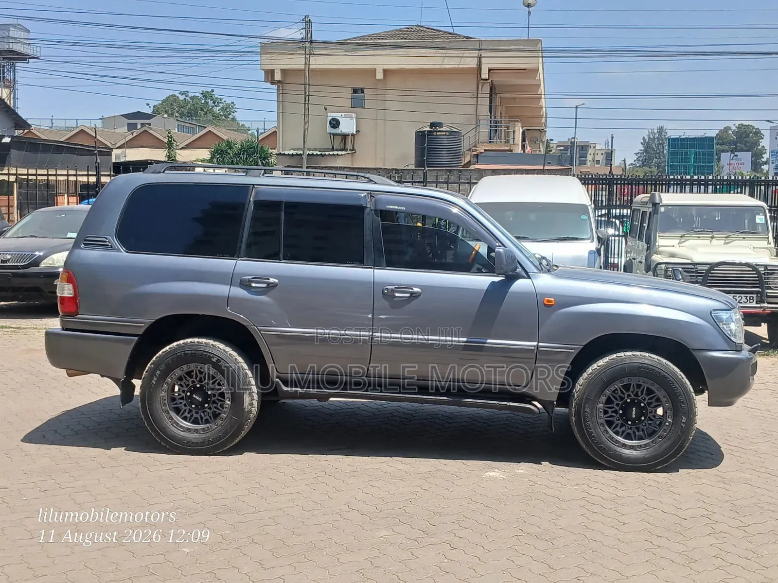 Toyota Land Cruiser 2006 Gray