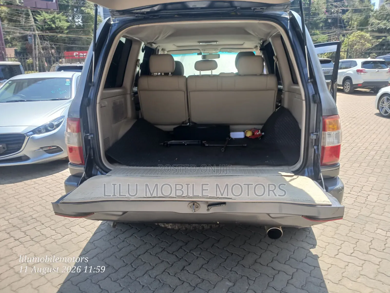 Toyota Land Cruiser 2006 Gray