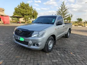 Toyota Hilux 2015 Silver