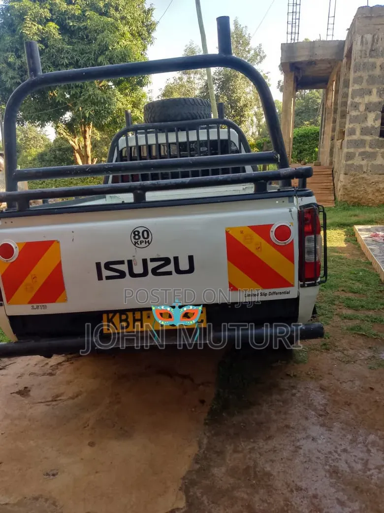 Isuzu D-MAX 2005 White