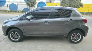 Toyota Vitz 2015 Gray