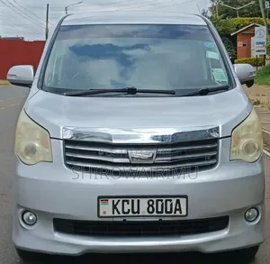 Toyota Noah 2012 Gray