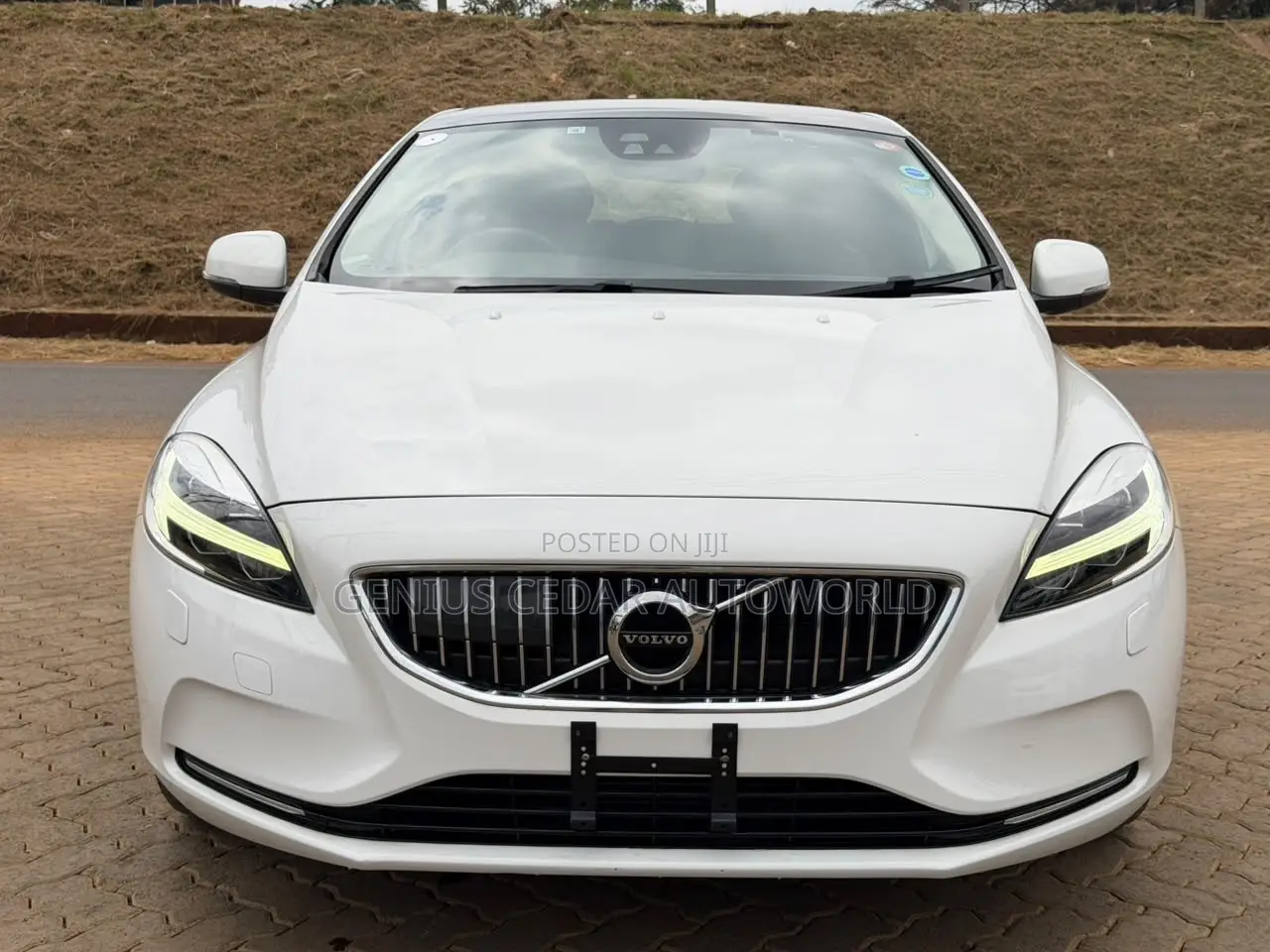 Volvo V40 2019 White