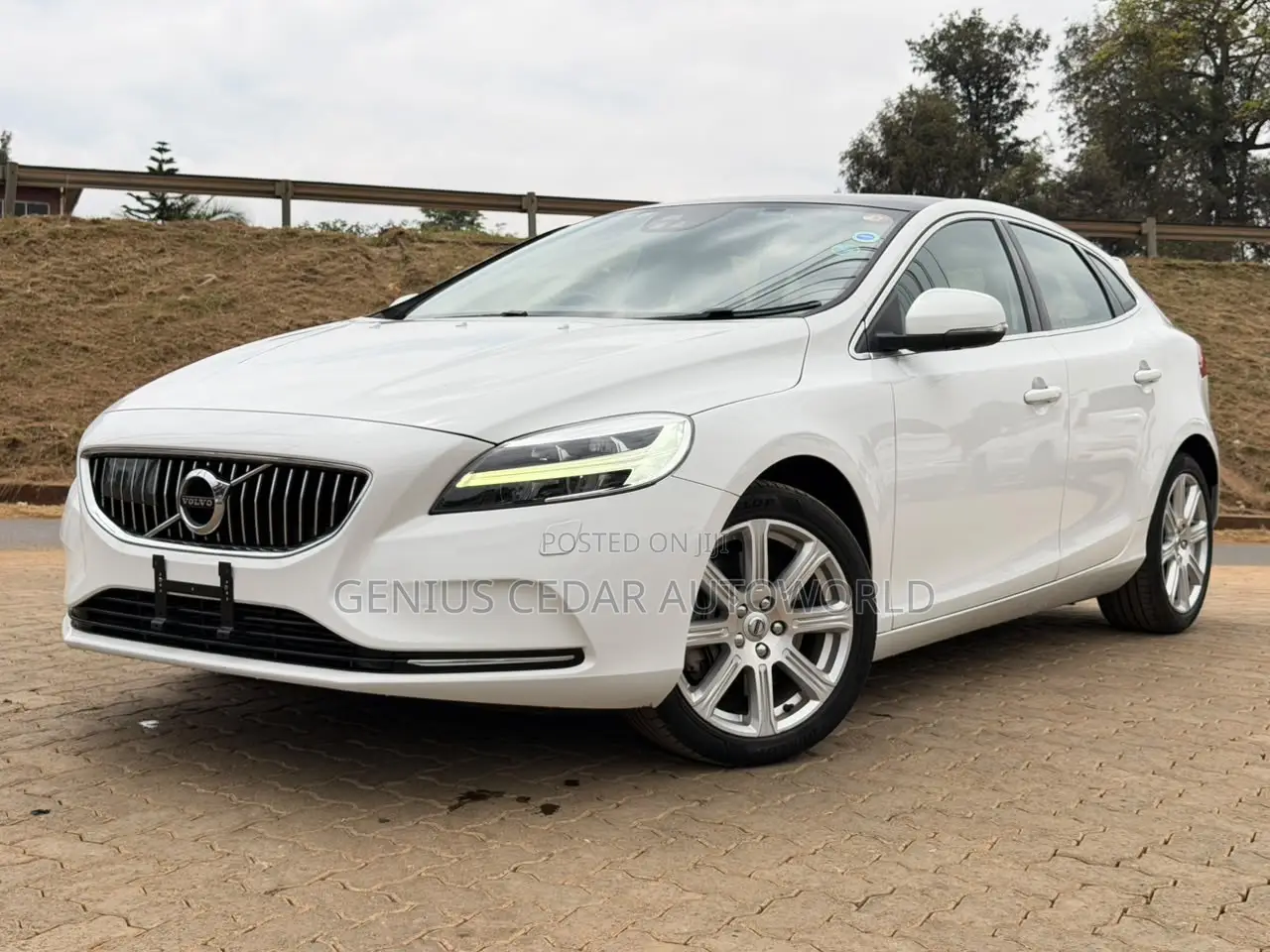 Volvo V40 2019 White