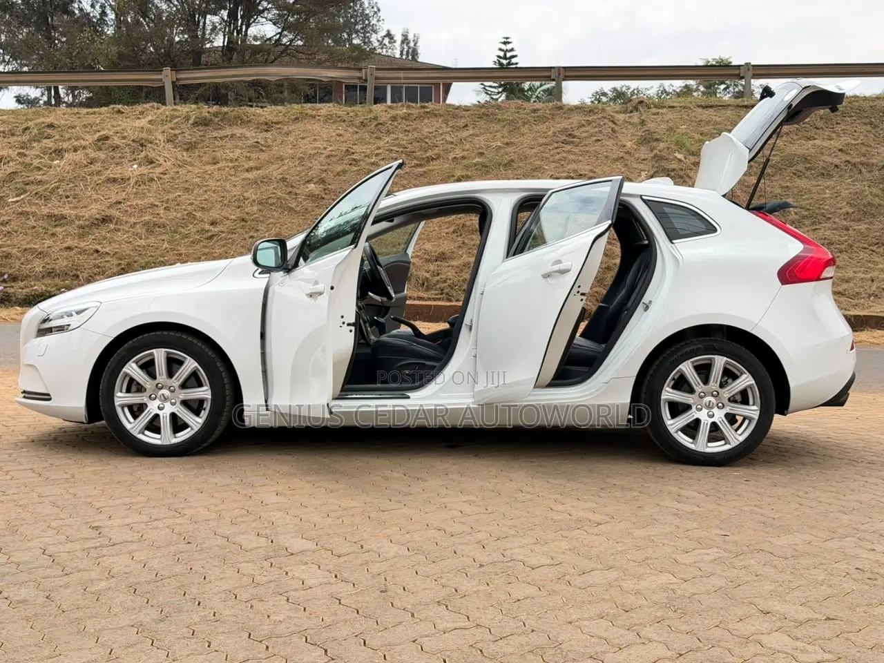 Volvo V40 2019 White