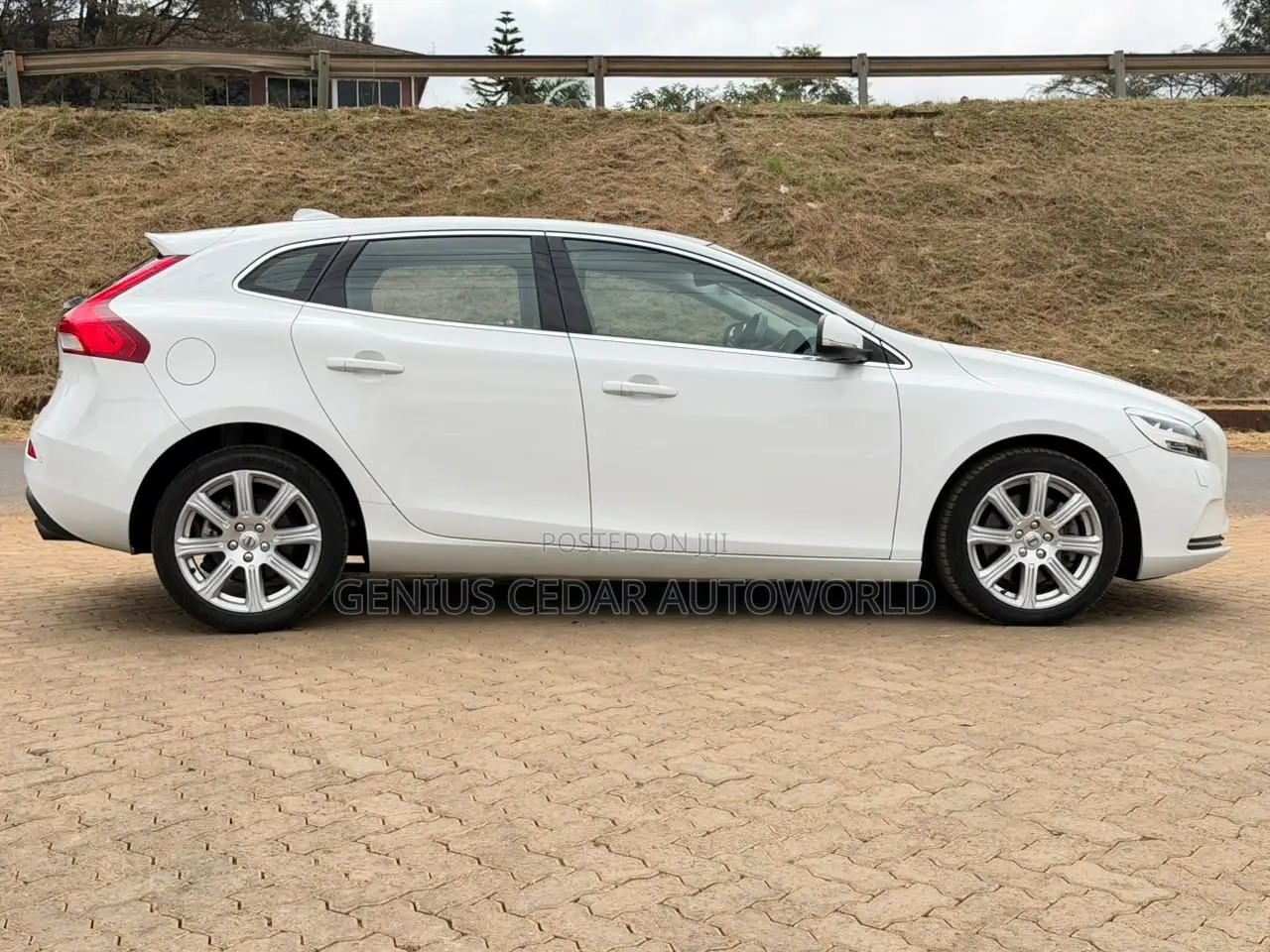 Volvo V40 2019 White