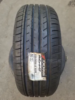 225 /50 R18 Yokohama Tyres 95w Bluearth-Gt (Japana )