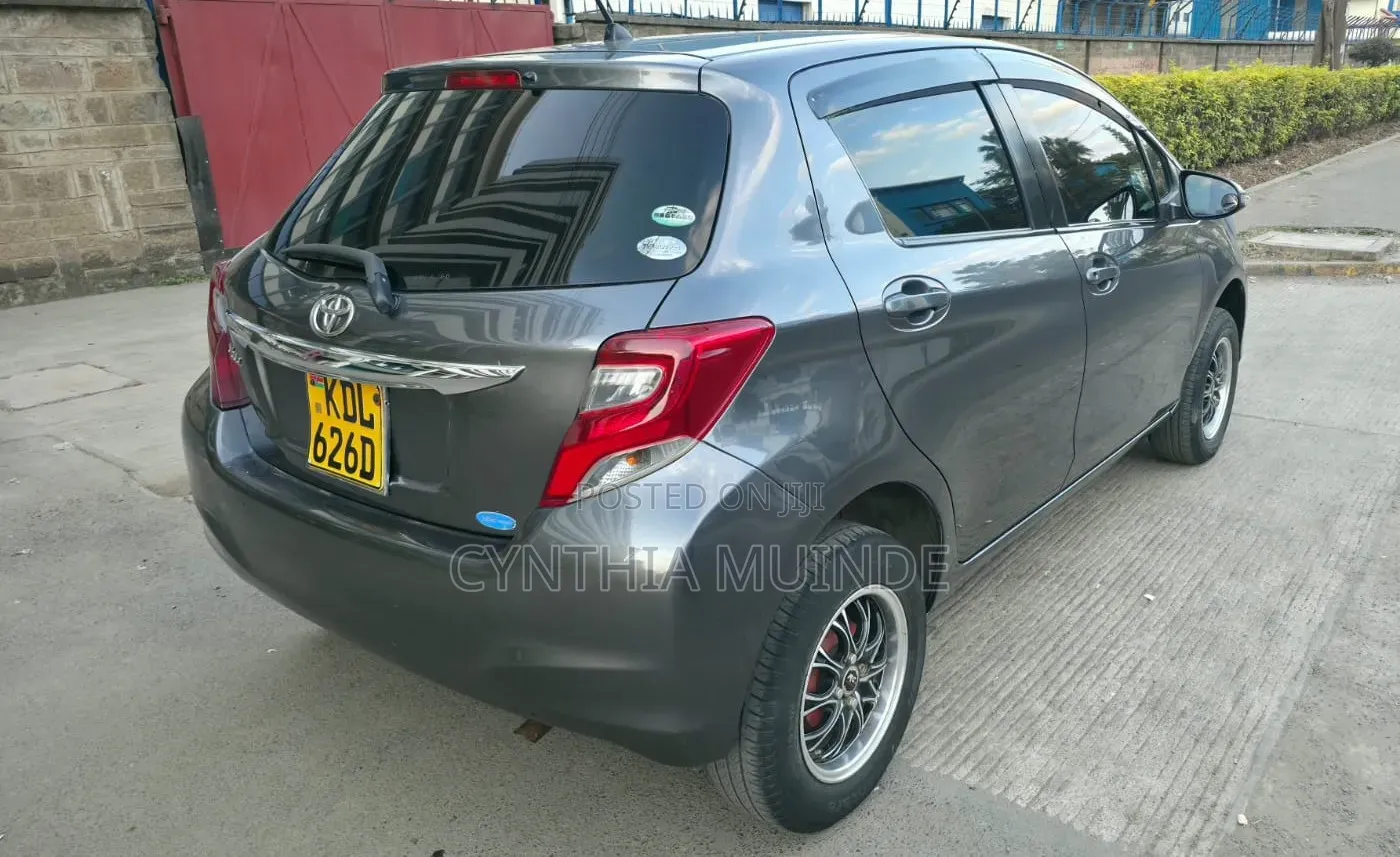 Toyota Vitz 2015 Gray