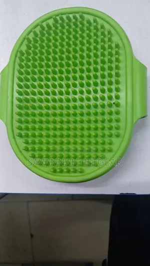 Silicone Pet Bath Brush With a Built-in Shampoo Dispenser