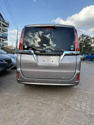 Toyota Esquire 2019 Gray