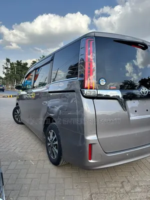 Toyota Esquire 2019 Gray