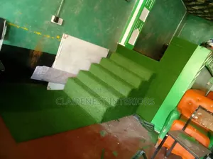 Turn Your House Entrance Staircase Into a Green Paradise