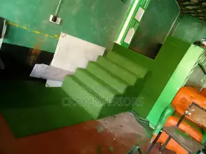Turn Your House Entrance Staircase Into a Green Paradise