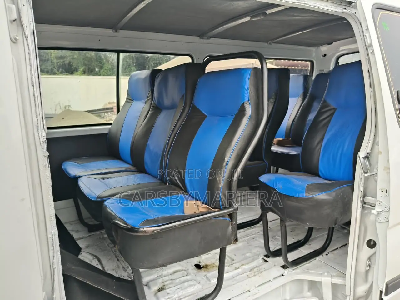 Toyota HiAce 2000 White