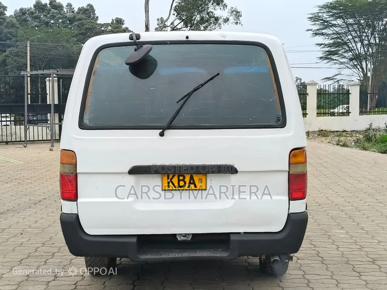 Toyota HiAce 2000 White