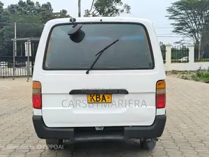 Toyota HiAce 2000 White