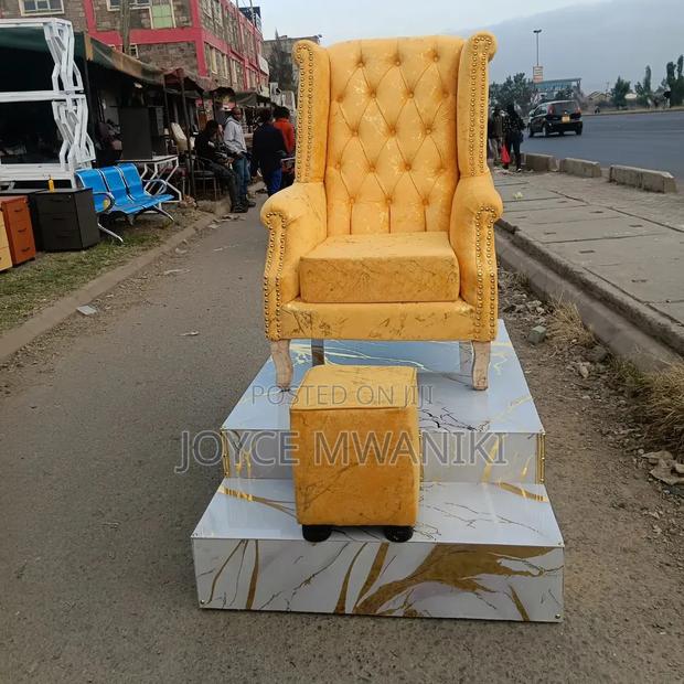 Pedicure Seat, Pouf and Laminated Marble Podium - main view